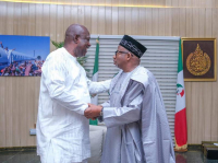 L-R Minister for State Petroleum Resources (Oil), Sen. Heineken Lokpobiri and Bauchi State Governor, Senator Bala Muhammed, welcoming the Minister at the Government House, Bauchi.