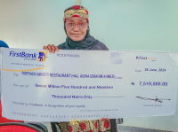 Aisha Ibrahim, the food vendor presenting her cheque of N7,516,000 by Bauchi State Government officials
