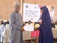 Abubakar Umar, Deputy Director Ministry of Women and Children Affairs l, Sokoto presenting certificate to one of the graduants. Picture by Ankeli Emmanuel, Sokoto 
